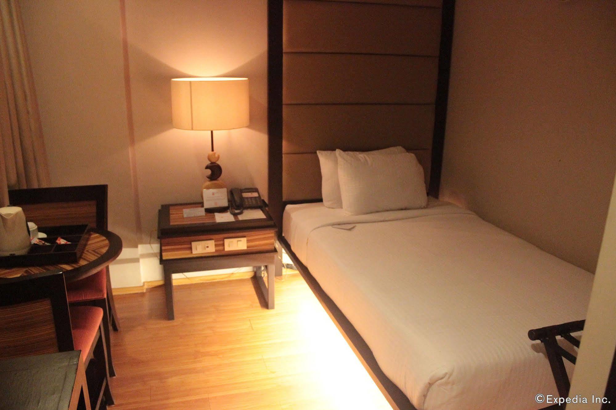 Soleste Suites Ciudad Quezon Exterior foto