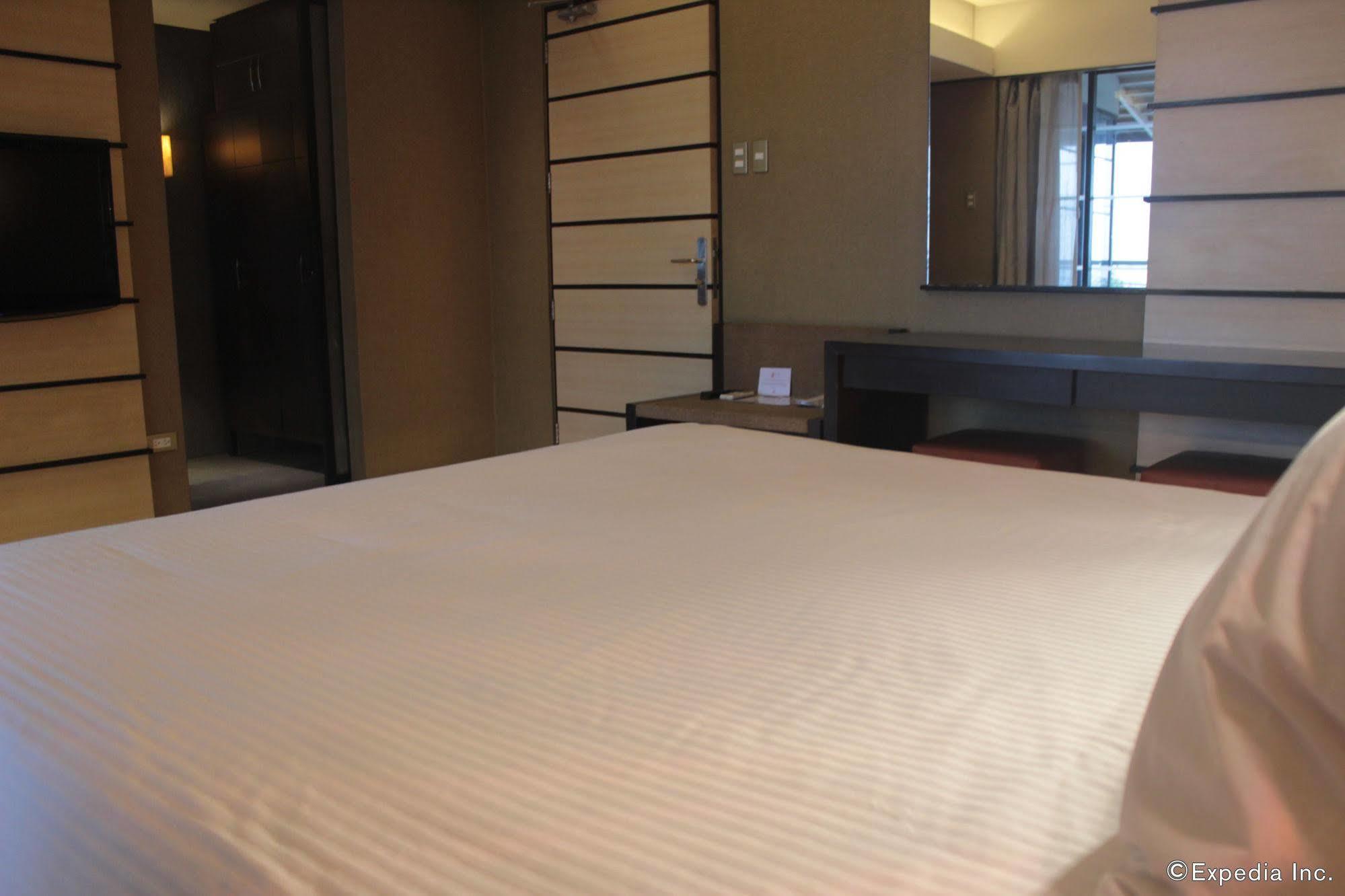 Soleste Suites Ciudad Quezon Exterior foto