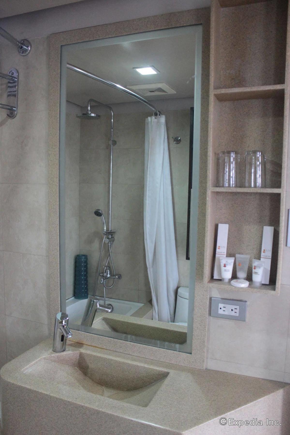 Soleste Suites Ciudad Quezon Exterior foto
